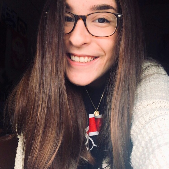 Meet your Posher, Hayley - Picture 1 of 1